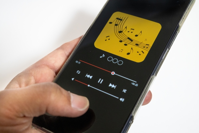 オープニングムービーに合うBGM選びとトーンの考え方